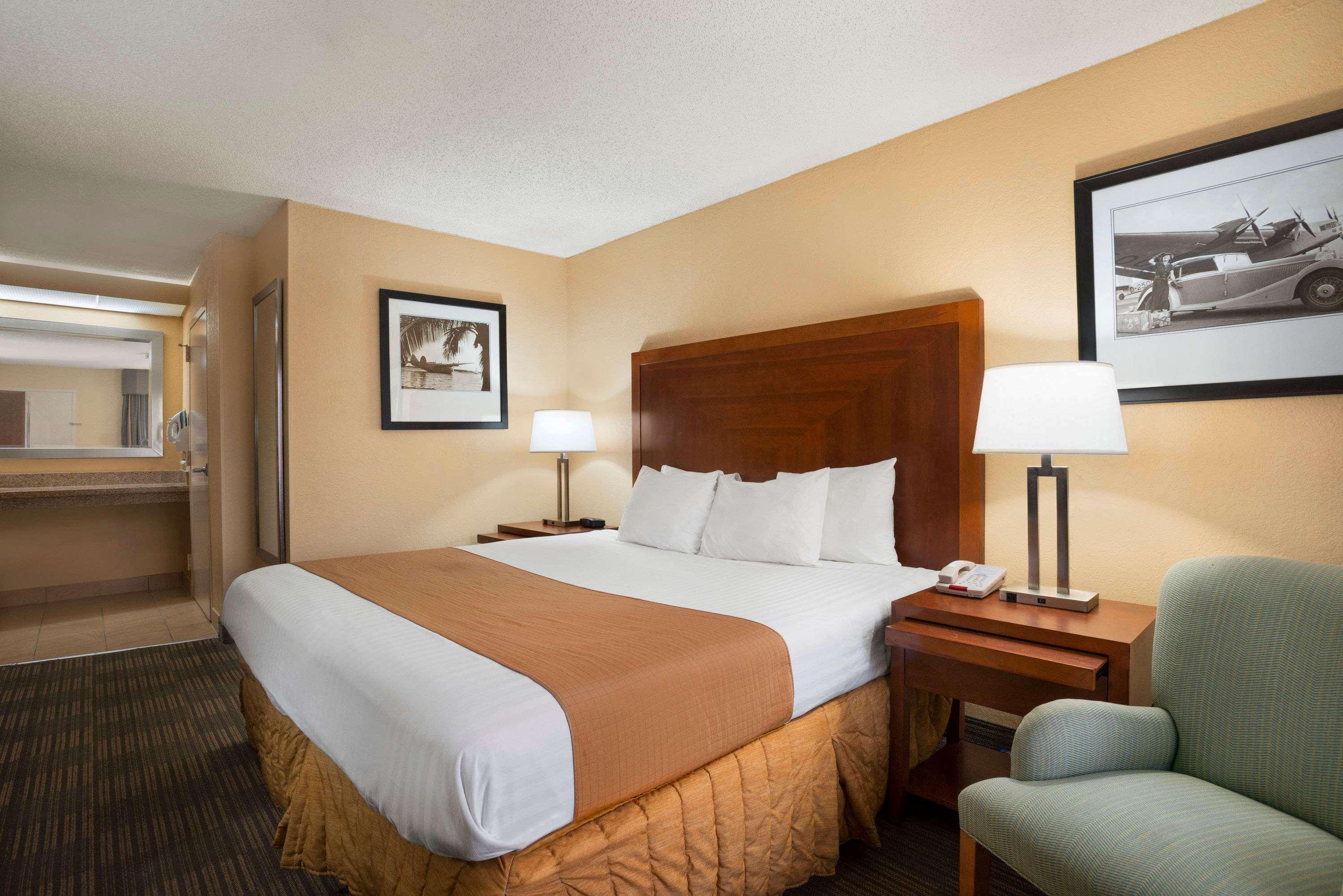 Days Inn By Wyndham Jacksonville Airport Exterior foto